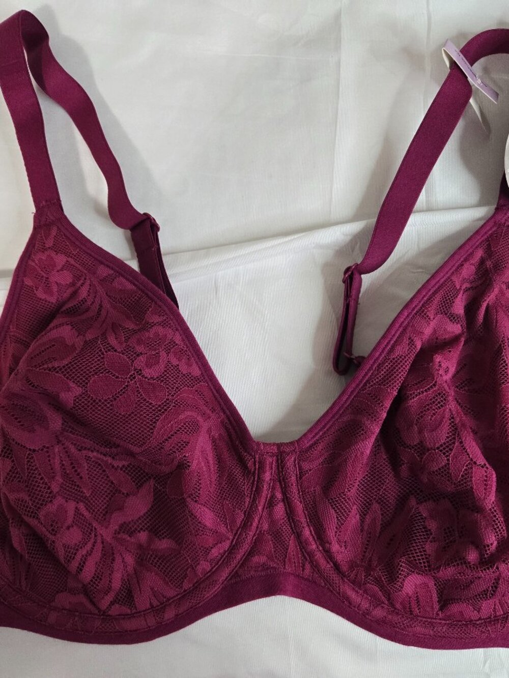BALI breathe 36D Stretch Lace full coverage lightly lined back smoothing bra